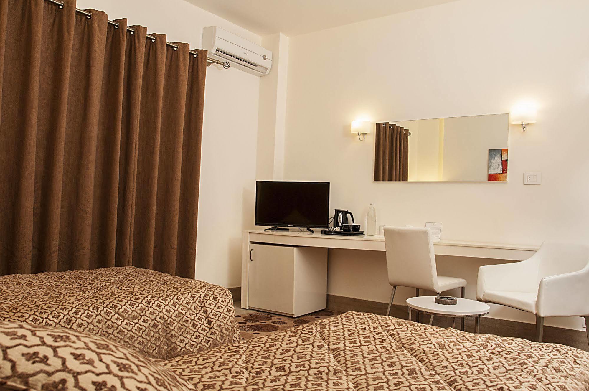 Marble Tower Hotel Бейрут Екстериор снимка