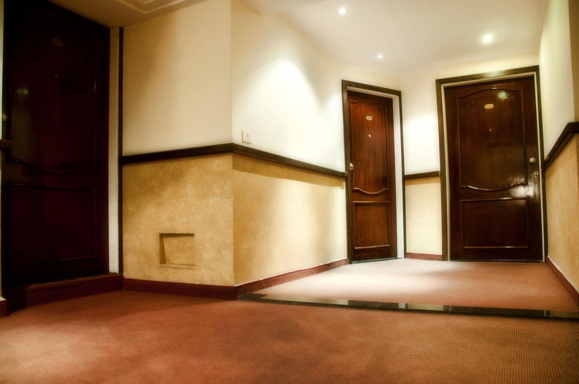 Marble Tower Hotel Бейрут Екстериор снимка